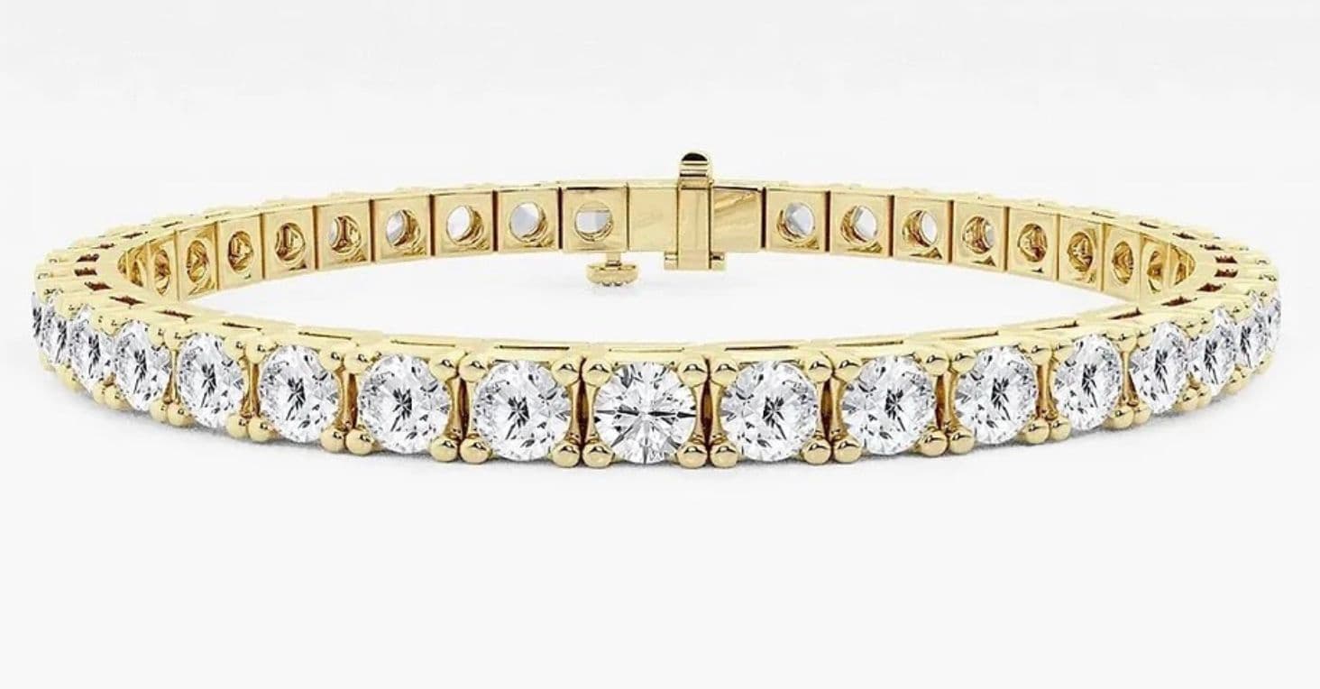 Box-Setting Tennis Bracelet in Yellow Gold